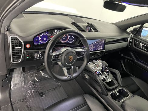 Used 2023 Porsche Cayenne image 4