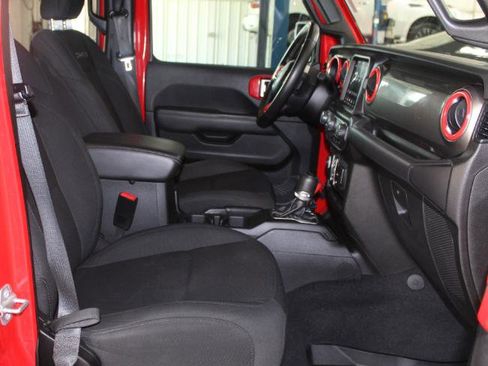 Used 2020 Jeep Wrangler Unlimited Sahara image 24