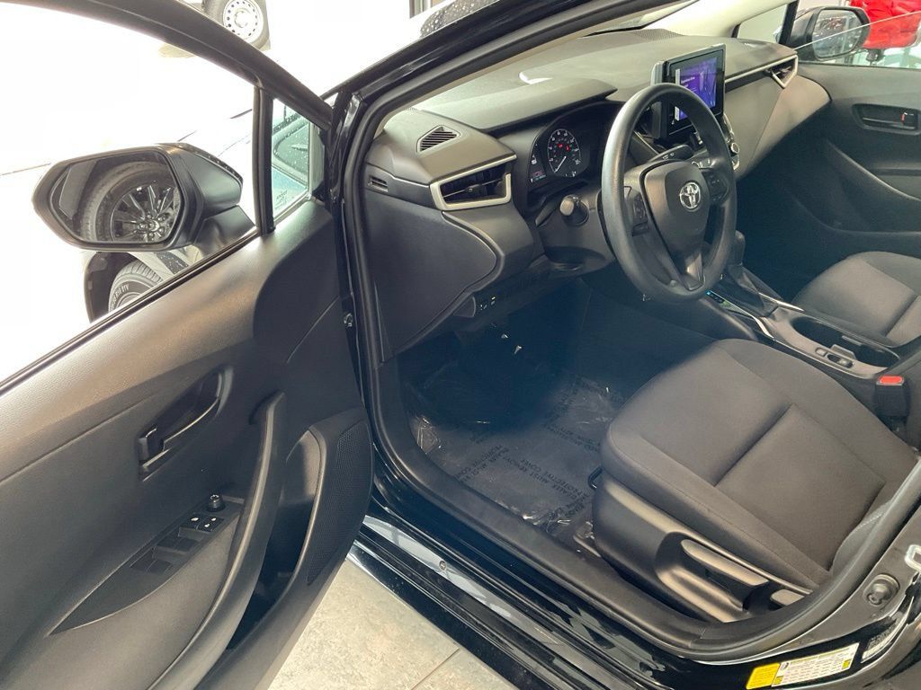 Certified 2025 Toyota Corolla LE FWD image 8