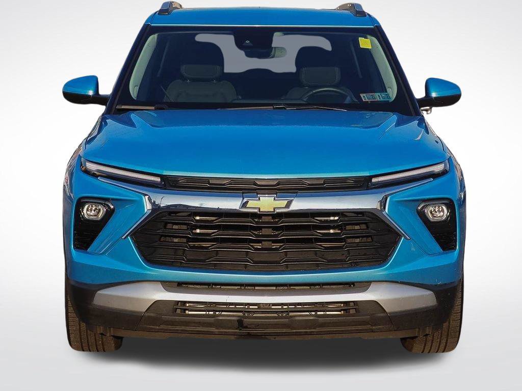 Used 2025 Chevrolet TrailBlazer LT w/ LT Cold Weather Package FWD image 2