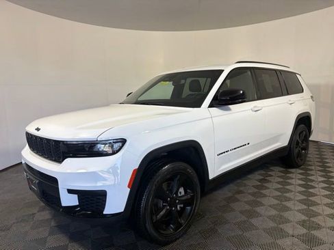 Used 2023 Jeep Grand Cherokee L Laredo AWD/4WD image 3