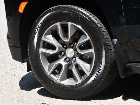 Used 2022 Chevrolet Suburban RST w/ Sport Performance Package image 19