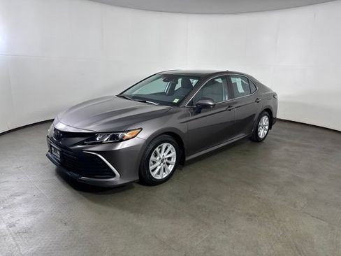 Used 2022 Toyota Camry LE FWD image 7