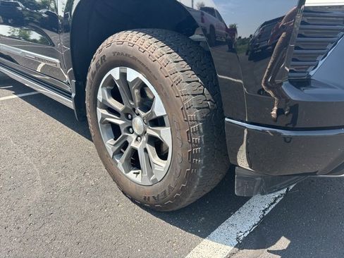 Used 2022 Chevrolet Silverado 1500 High Country w/ Technology Package image 23