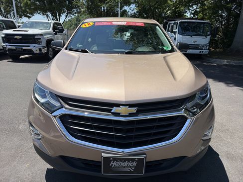 Used 2018 Chevrolet Equinox LS AWD/4WD image 3