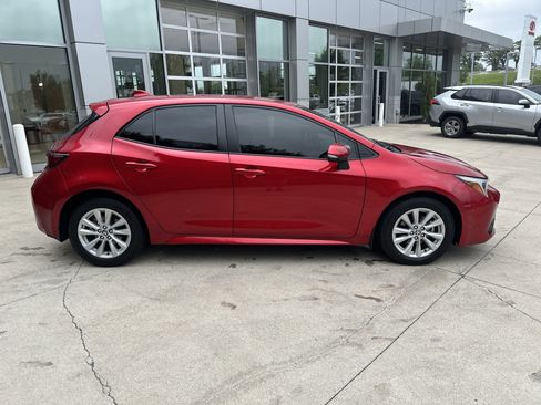 Used 2025 Toyota Corolla SE image 10