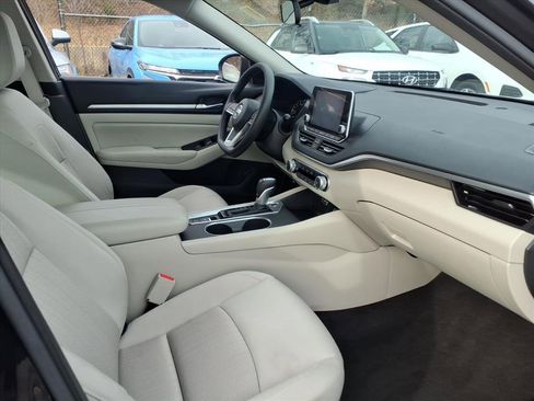 Used 2022 Nissan Altima 2.5 SV image 21