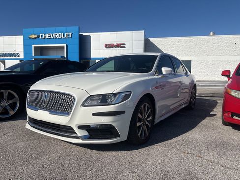 Used 2020 Lincoln Continental image 2