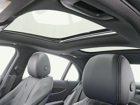 Used 2023 Mercedes-Benz E 350 4MATIC Sedan image 33