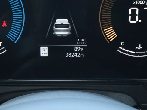 Used 2025 Hyundai Kona SEL FWD image 29