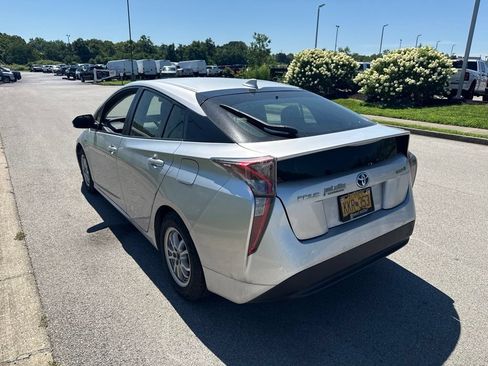 Used 2017 Toyota Prius Two FWD image 4
