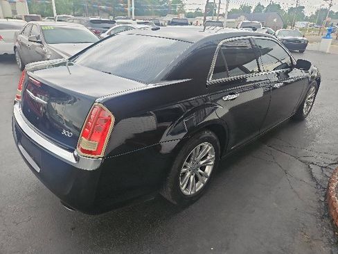Used 2012 Chrysler 300 Limited RWD image 2