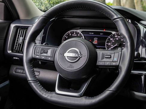 Certified 2024 Nissan Pathfinder SL image 14