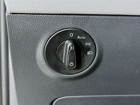 Used 2024 Volkswagen Taos SE image 17