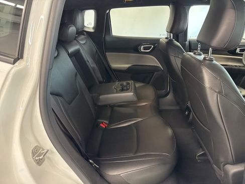 Used 2025 Jeep Compass Limited image 27