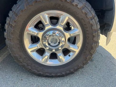 Used 2015 Ford F250 Lariat w/ Lariat Ultimate Package AWD/4WD image 5