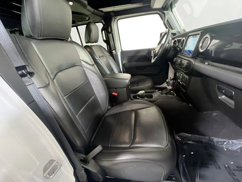 Used 2022 Jeep Wrangler Unlimited Sahara image 27