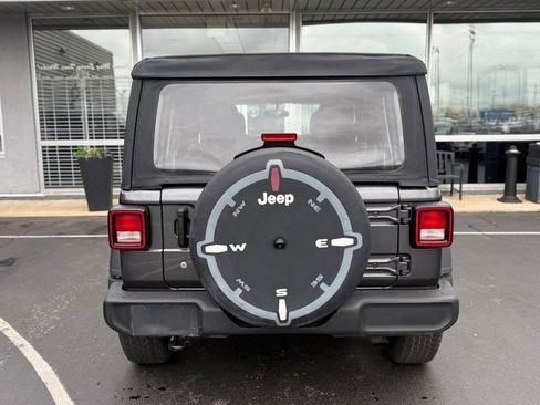 Used 2018 Jeep Wrangler Unlimited Sport AWD/4WD image 4