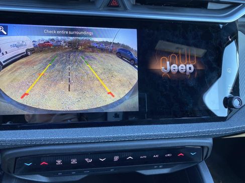 New 2026 Jeep Cherokee Laredo image 9