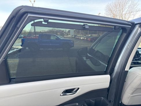 New 2025 Nissan Pathfinder SL image 21