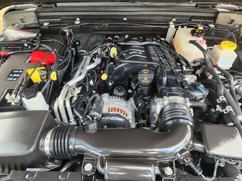 Used 2023 Jeep Gladiator Sport AWD/4WD image 33