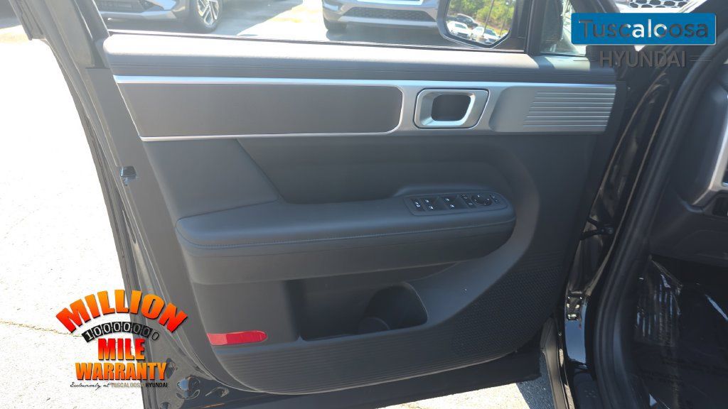 Used 2025 Hyundai Santa Fe SEL FWD image 12