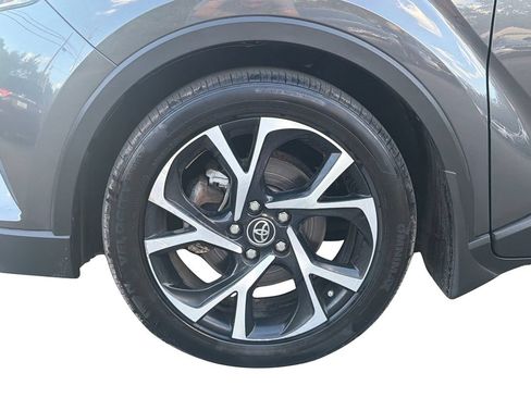 Used 2018 Toyota C-HR XLE FWD image 23