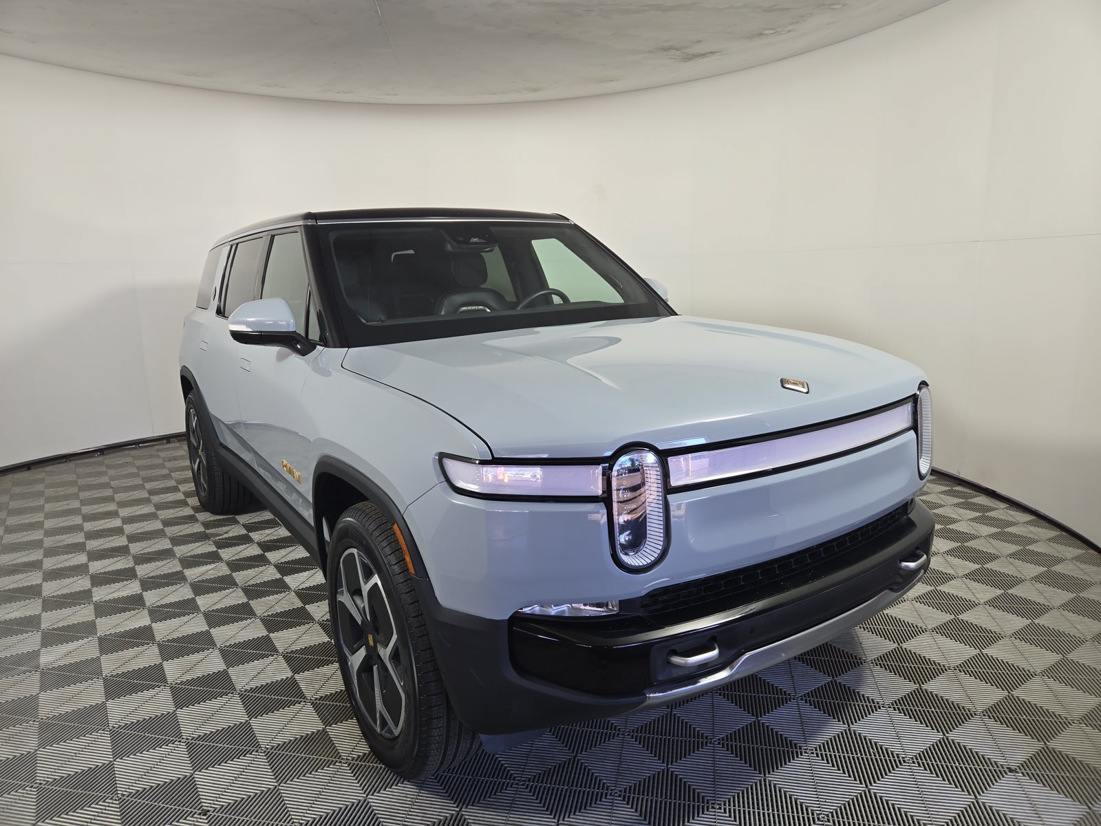 Used 2024 Rivian R1S Adventure Quad AWD/4WD image 7