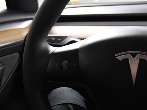 Used 2023 Tesla Model 3 Standard Range image 28