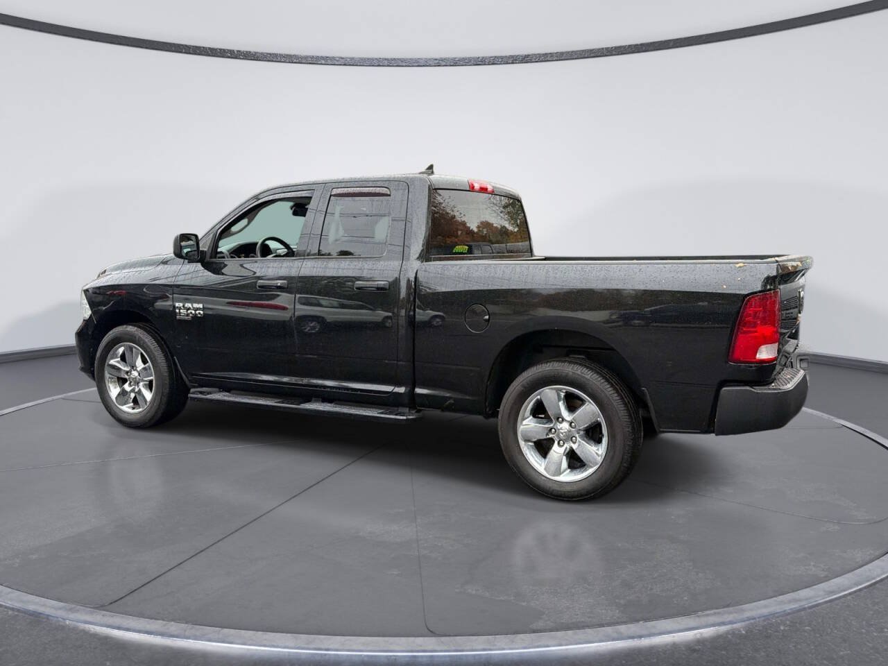 Used 2019 RAM 1500 Express w/ Express Value Package AWD/4WD image 3