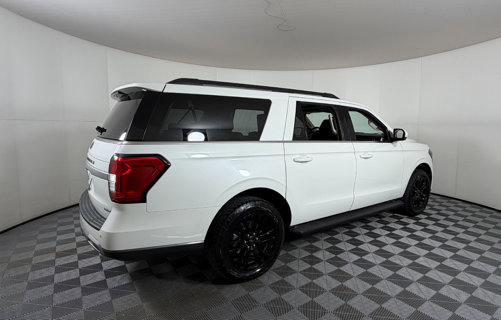 Used 2024 Ford Expedition Max XLT AWD/4WD image 4