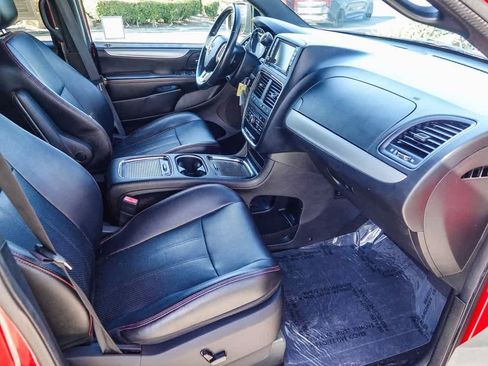 Used 2014 Dodge Grand Caravan R/T image 15