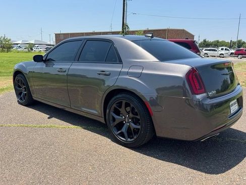 Used 2022 Chrysler 300 Touring w/ Sport Appearance Package RWD image 4
