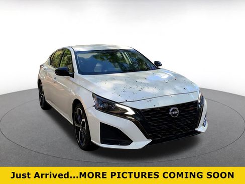 Used 2025 Nissan Altima 2.5 SR image 1