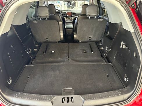 Used 2024 Ford Explorer XLT w/ Equipment Group 202A AWD/4WD image 41