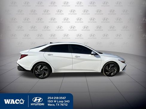 Used 2025 Hyundai Elantra SEL image 14