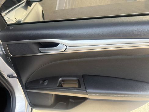 Used 2018 Ford Fusion SE w/ Fusion SE Technology Package image 19