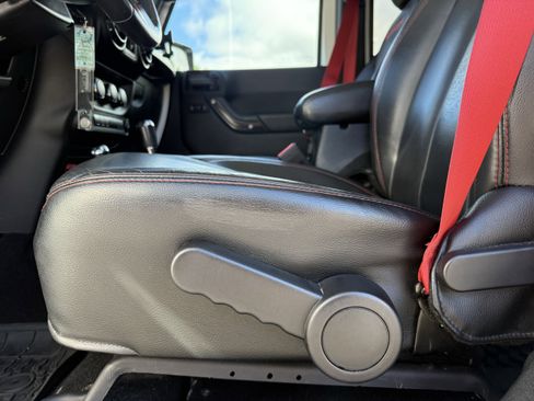 Used 2018 Jeep Wrangler Unlimited Rubicon image 19