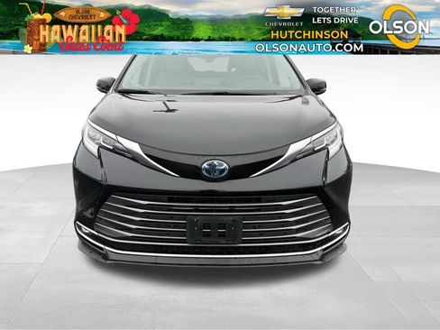 Used 2021 Toyota Sienna Limited image 8