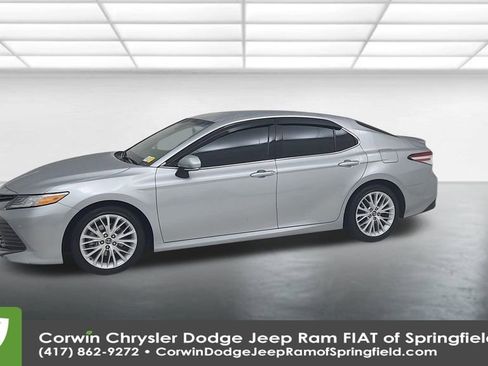 Used 2018 Toyota Camry XLE image 8