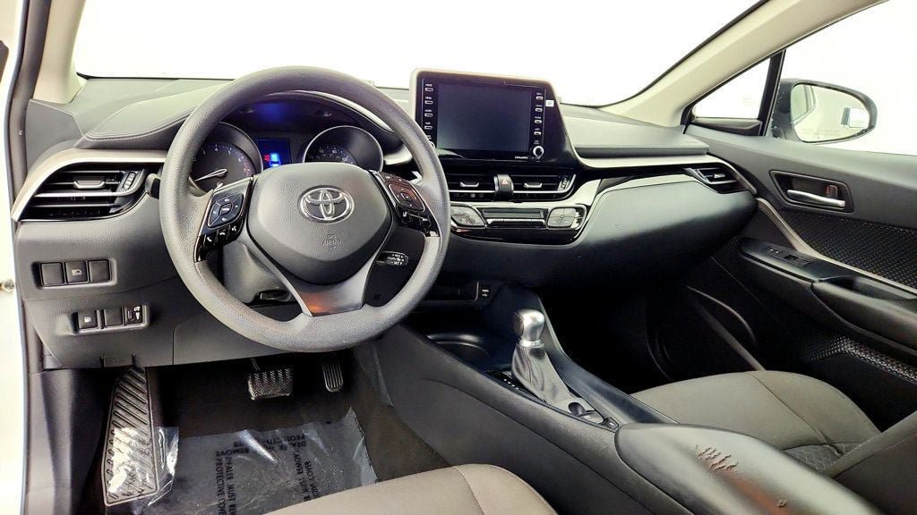 Used 2020 Toyota C-HR LE FWD image 12