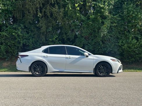 Used 2022 Toyota Camry XSE image 5