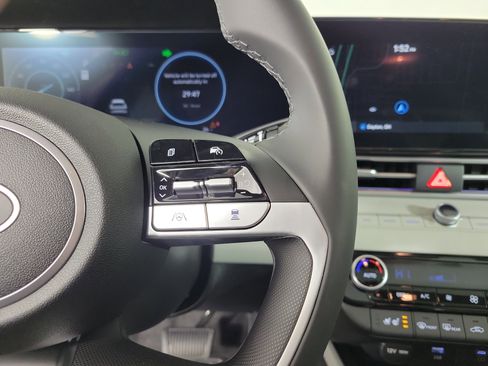 New 2025 Hyundai Elantra Limited image 20