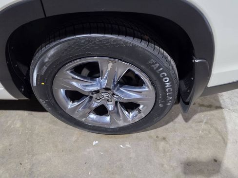 Used 2019 Toyota Highlander Limited Platinum AWD/4WD image 23