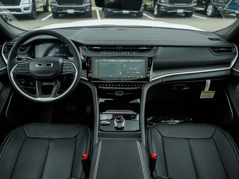 New 2026 Jeep Grand Cherokee L Limited AWD/4WD image 15