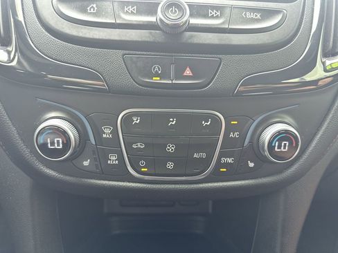 Used 2022 Chevrolet Equinox RS w/ RS Leather Package FWD image 29