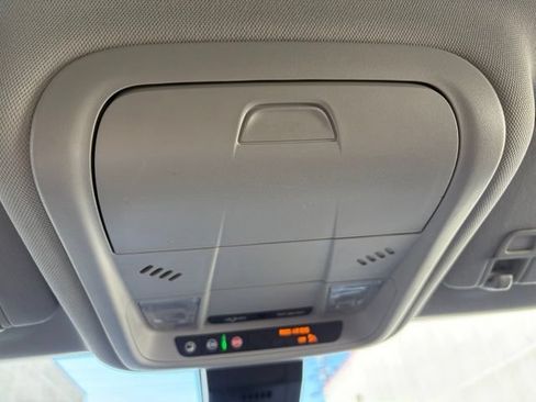 Used 2023 GMC Terrain SLE FWD image 18