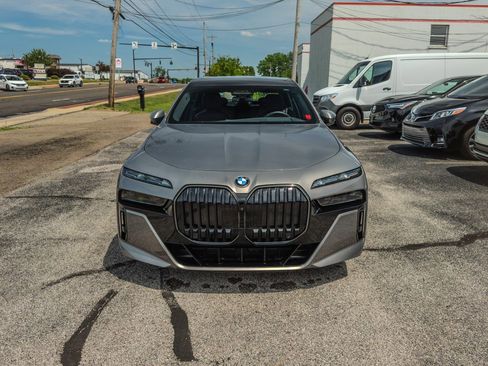 Used 2025 BMW 760i xDrive w/ Executive Package AWD/4WD image 4
