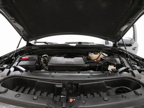 Used 2022 Chevrolet Suburban LT image 3