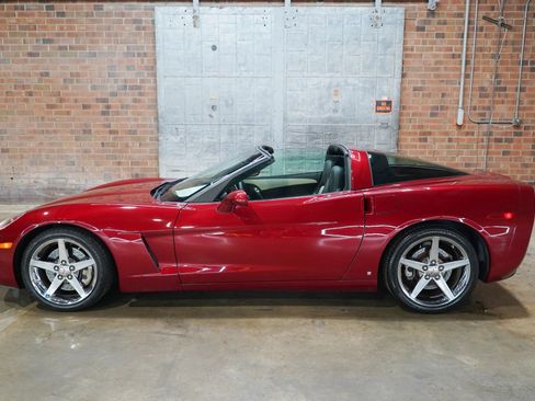 Used 2008 Chevrolet Corvette Coupe w/ Preferred Equipment Group RWD image 30